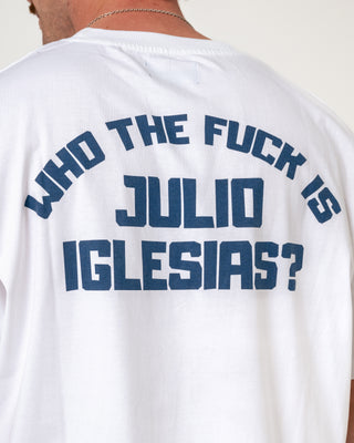 Camiseta Blanca Who The Fuck is Julio Iglesias?.
