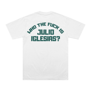 Camiseta Blanca Who The Fuck is Julio Iglesias? print verde
