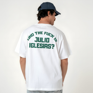 Camiseta Blanca Who The Fuck is Julio Iglesias? print verde