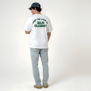 Camiseta Blanca Who The Fuck is Julio Iglesias? print verde